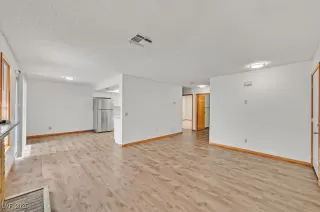 Photo #5: 2712853 Listing