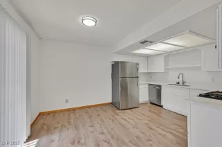 Photo #6: 2712853 Listing