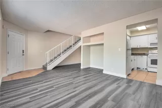 Photo #4: 2712858 Listing 