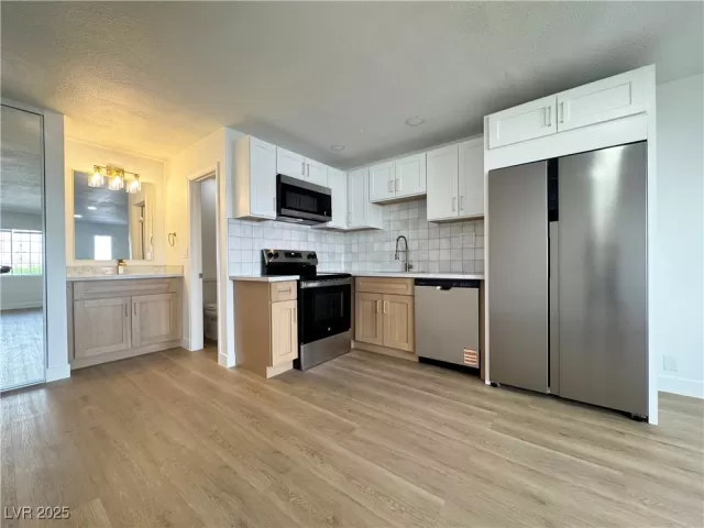 MLS: 2712865 Condo For Sale