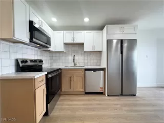 Photo #1: 2712865 Listing 