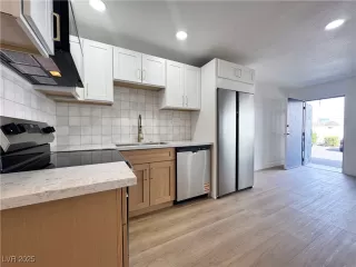 Photo #2: 2712865 Listing 