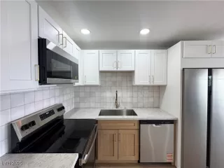 Photo #3: 2712865 Listing 