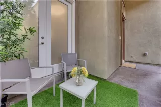 Photo #5: 2712866 Listing