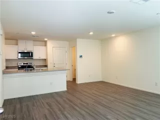Photo #4: 2712870 Listing 