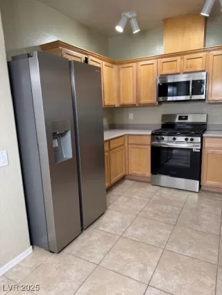 Photo #5: 2712888 Listing 