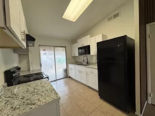 Photo #4: 2712920 Listing