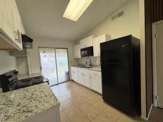 Photo #5: 2712920 Listing