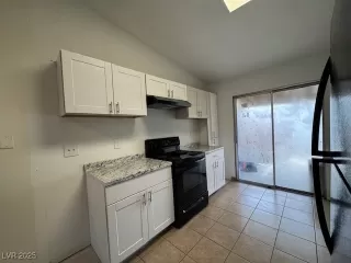 Photo #6: 2712920 Listing