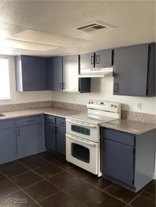 Photo #1: 2712927 Listing 