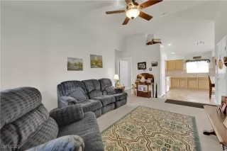 Photo #4: 2712929 Listing