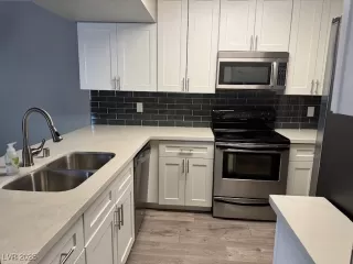 Photo #2: 2712969 Listing 