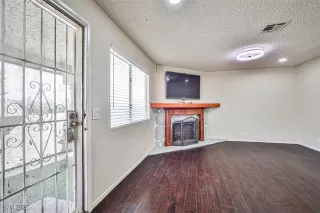 Photo #4: 2712986 Listing