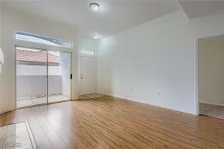 Photo #5: 2712994 Listing