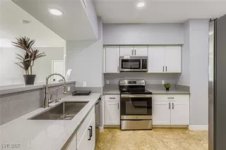 Photo #4: 2712997 Listing