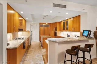 Photo #4: 2713005 Listing