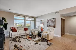 Photo #3: 2713029 Listing