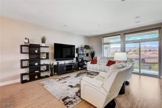 Photo #4: 2713029 Listing