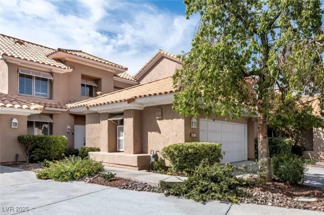 MLS: 2713095 Condo For Sale