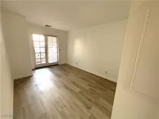 Photo #4: 2713102 Listing 