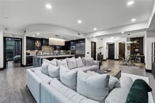 Photo #6: 2713103 Listing