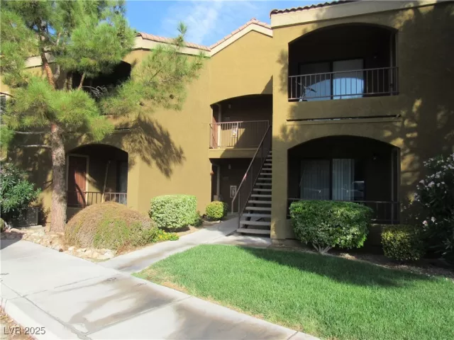 MLS: 2713125 Condo For Sale