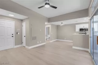 Photo #6: 2713146 Listing