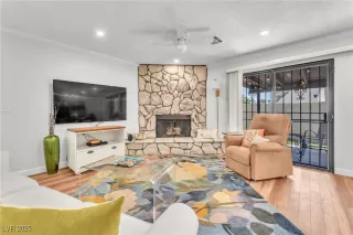 Photo #5: 2713158 Listing