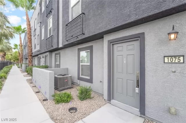 MLS: 2713189 Condo For Sale