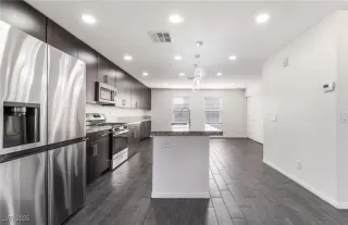 Photo #2: 2713189 Listing 