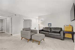 Photo #4: 2713201 Listing 