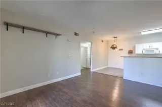 Photo #6: 2713221 Listing