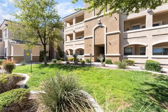 MLS: 2713233 Condo For Sale