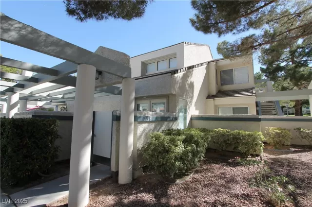 MLS: 2713243 Condo For Sale