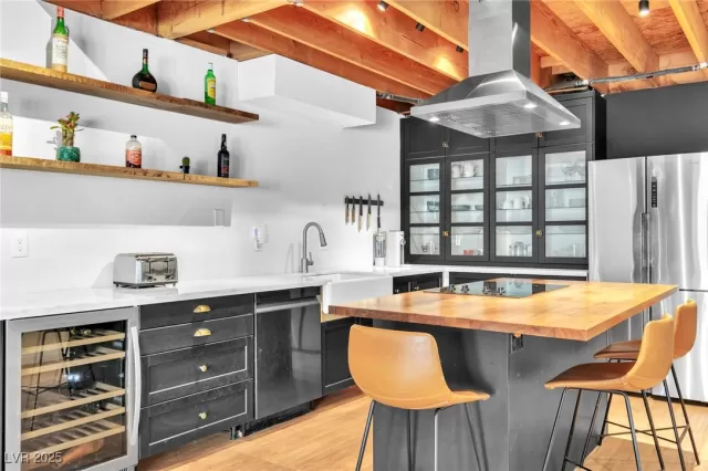 MLS: 2713263 Condo For Sale