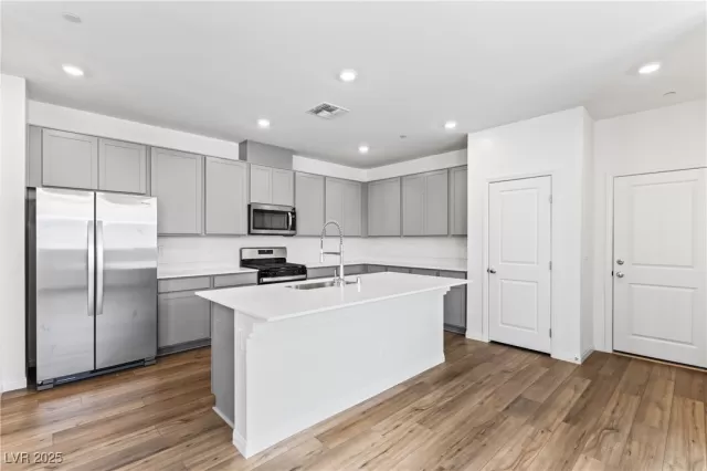 MLS: 2713270 Condo For Sale