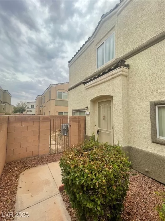 MLS: 2713293 Condo For Sale