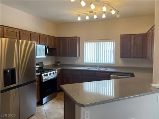 Photo #5: 2713293 Listing