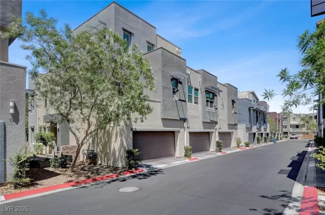 MLS: 2713305 Condo For Sale