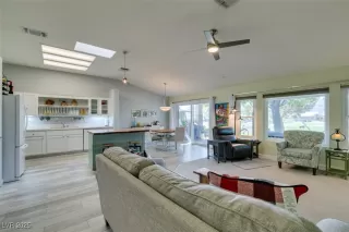 Photo #4: 2713325 Listing