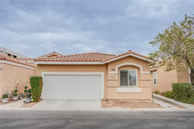 MLS: 2713372 Condo For Sale