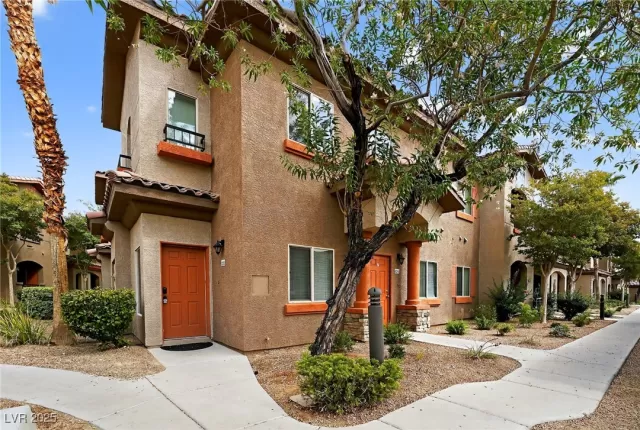 MLS: 2713392 Condo For Sale