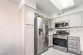 Photo #3: 2713402 Listing