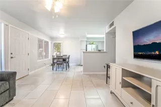 Photo #4: 2713402 Listing