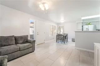 Photo #5: 2713402 Listing