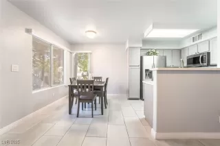 Photo #6: 2713402 Listing