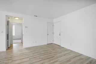 Photo #5: 2713519 Listing