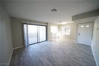 Photo #5: 2713537 Listing