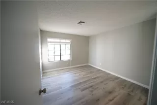 Photo #6: 2713537 Listing