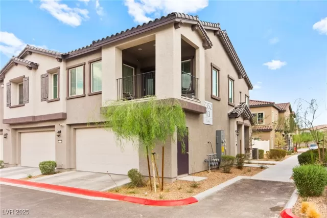 MLS: 2713556 Condo For Sale